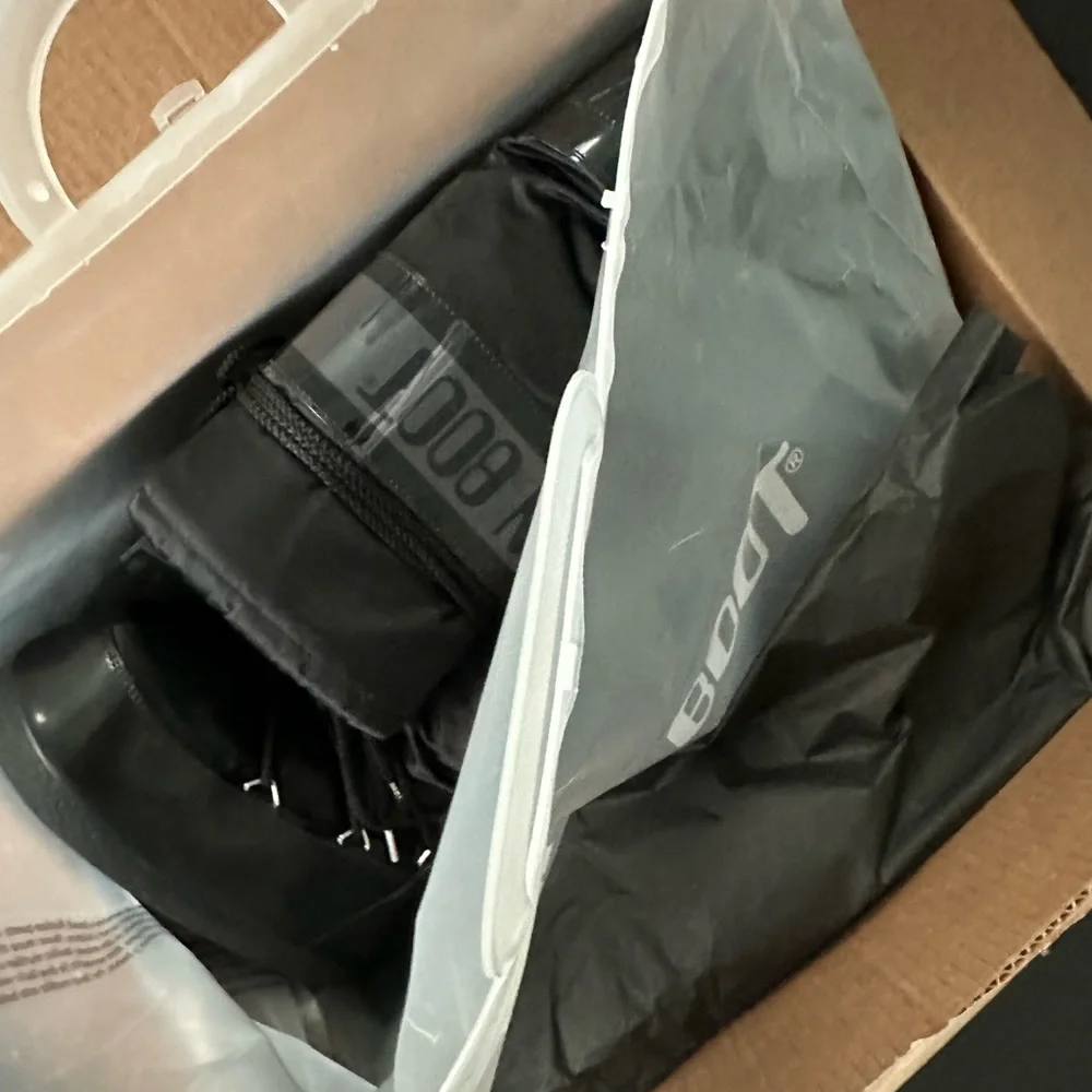 Moon Boots - Black Icon Glance Unisex Boots Size EU 39 - EU 41 (fits US 8- 9.5) - Picture 11 of 12